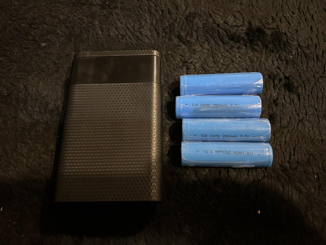 Повербанк на честных 10000 mAh с 4 аккумуляторов 2500 mAh 18650 - фото 1 - id-p1714349848