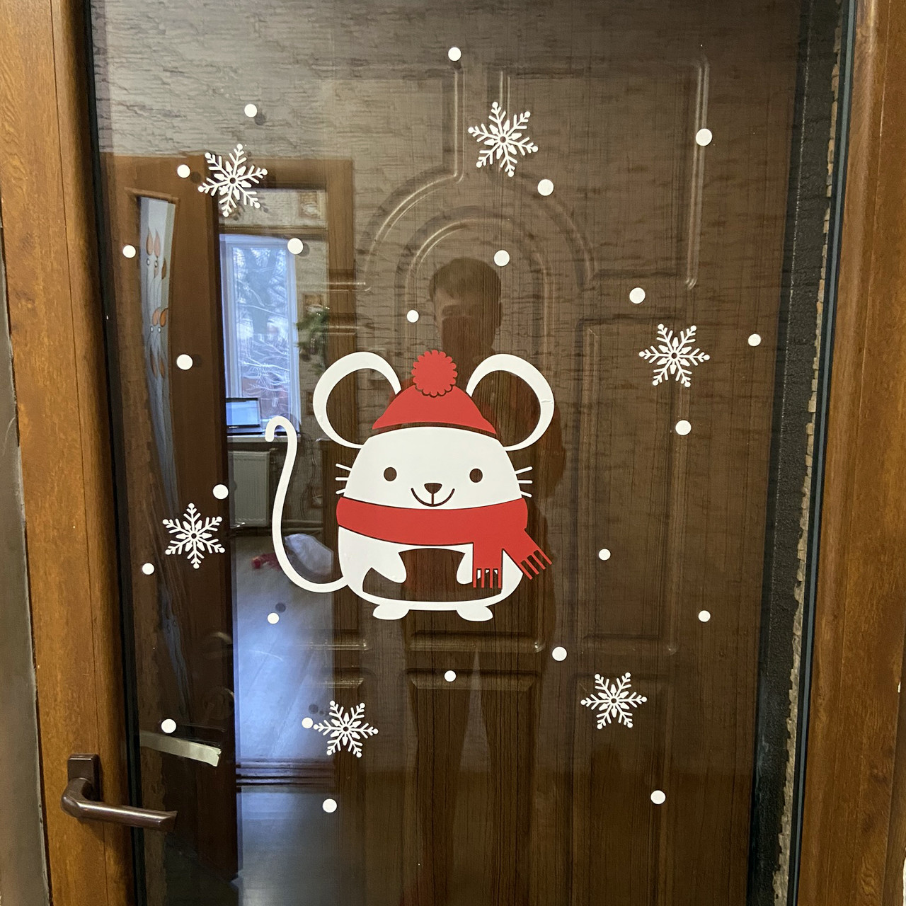Новогодняя наклейка Мышонок и снежинки (декор новый год пленка на окна стекло) 300х285 мм матовая - фото 5 - id-p1072277362