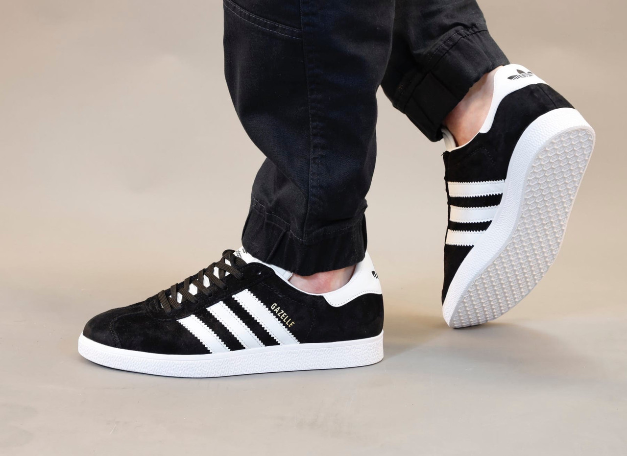Чоловічі кеди низькі чорно-білі Adidas Gazelle. Замшеві кросівки жіночі весна літо чорні Адидас Газель