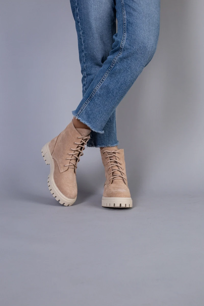 Жіночі зимові черевики ShoesBand Пудрові натуральні замшеві на вузьку стопу всередині цигейка 37 (24 см) (S67001-4ц)