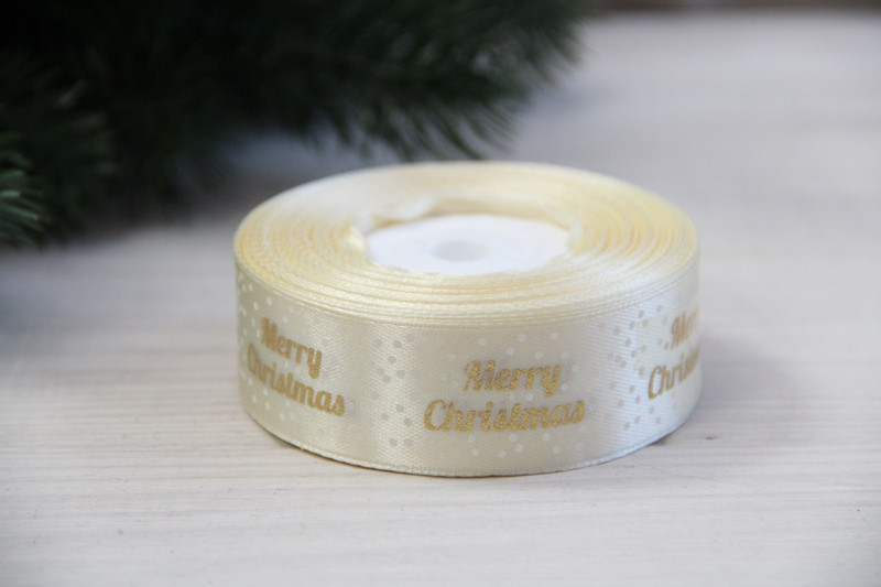 Атлас " Merry Christmas з горошками " 2,5 см бежевий рулон 22.5 метри