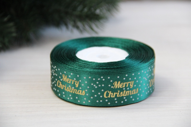 Атлас " Merry Christmas з горошками " 2,5 см темно зелений рулон 22.5 метри