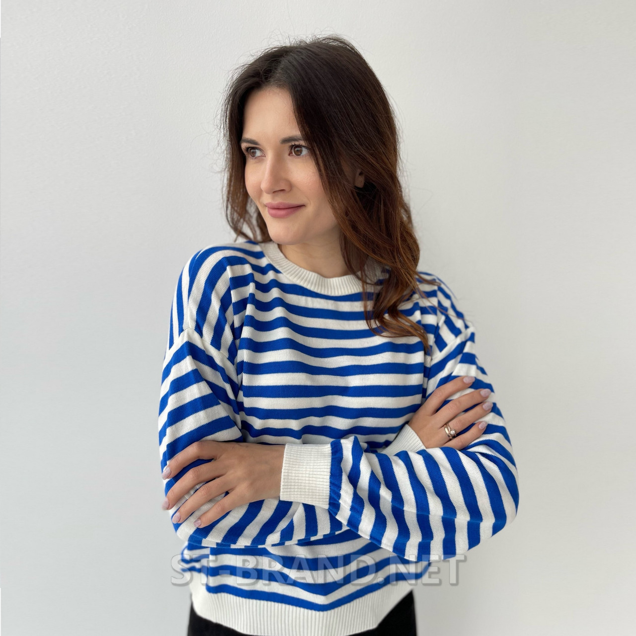 42-48 (One size). Стильний жіночий джемпер з круглим вирізом у яскраво-синю та білу смужку, Туреччина