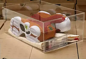 Коробка для взуття на вітрину