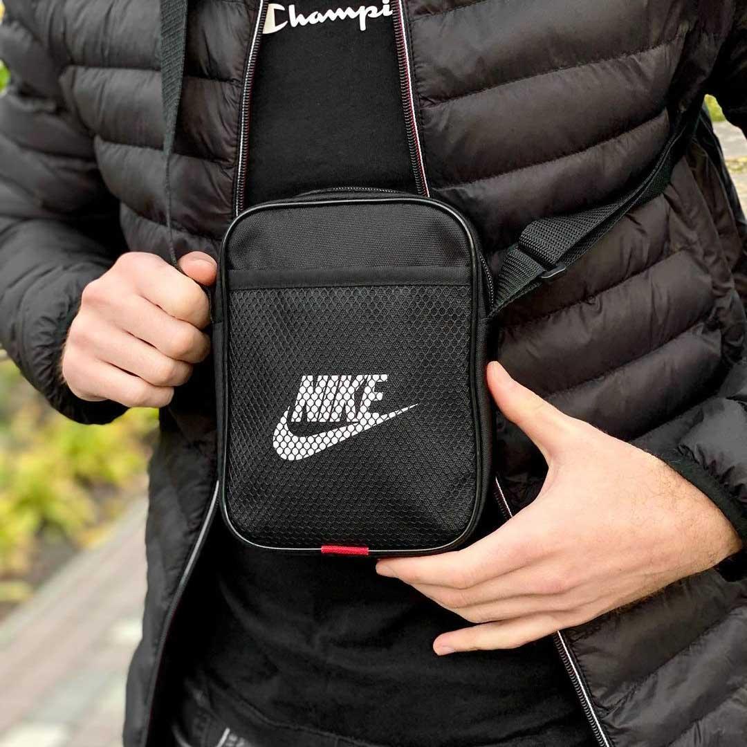 Маленька сумка месенджер чоловіча NIKE SMALL чорна з тканини через плече