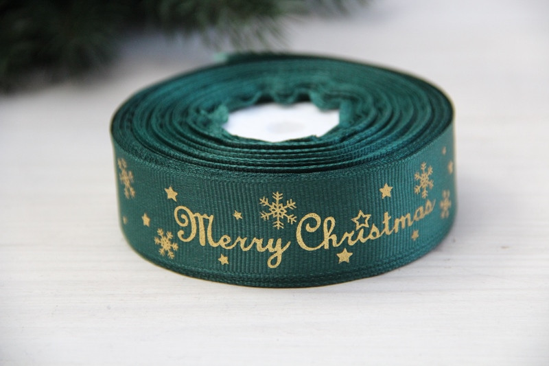 Репс  " Merry Christmas зі сніжинками  "  2,5 см  темно зелений    рулон 22.5 метри