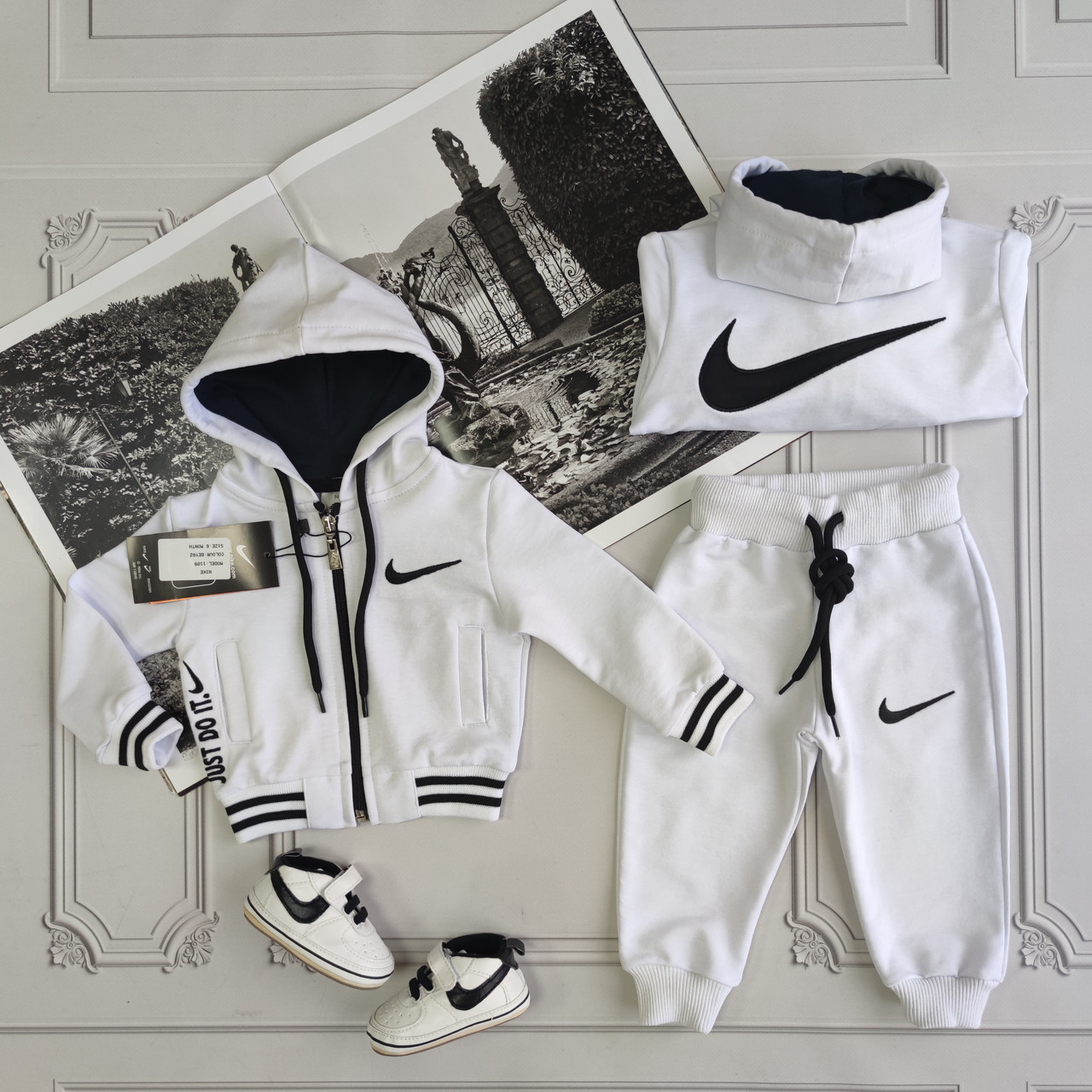 Дитячий білий спортивний костюм Nike для новонароджених