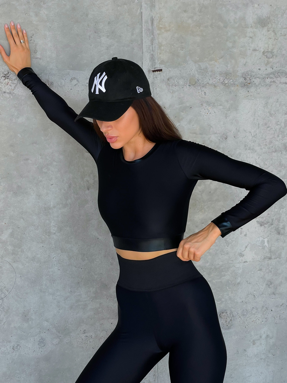 Спортивний Укорочений рашгард з манжетом FitRun Mini Rash "Black" XS чорний