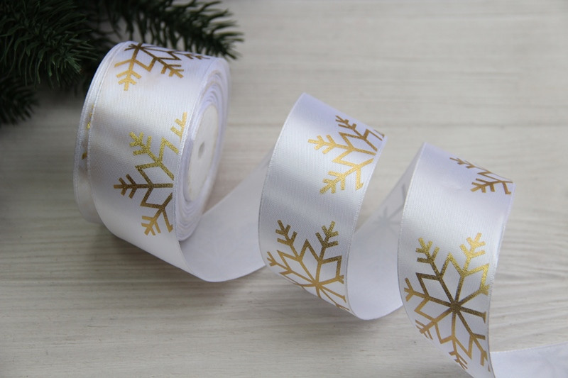 Атлас " Золоті сніжинки " 4 см білий рулон 22.5 метри