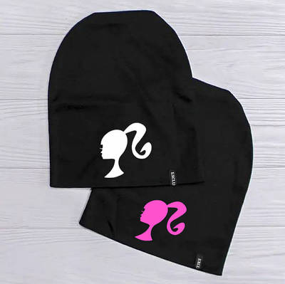 Жіноча шапка з принтом Барбі