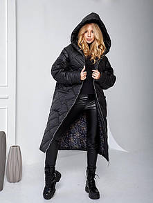 Жіноче стьобане чорне пальто міді зимове на блискавці з капюшоном