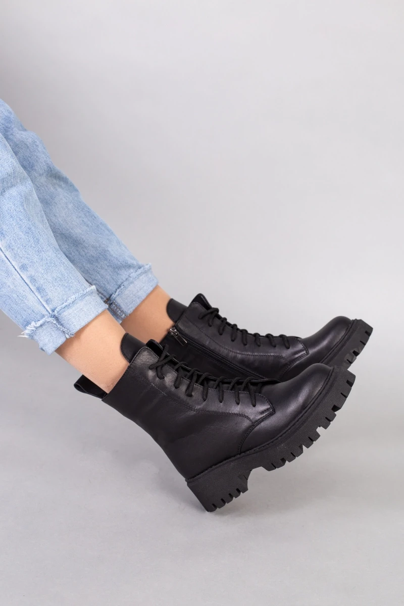 Жіночі демісезонні черевики ShoesBand Чорні натуральні шкіряні всередині байка 35 (23 см) (S5586-2д)
