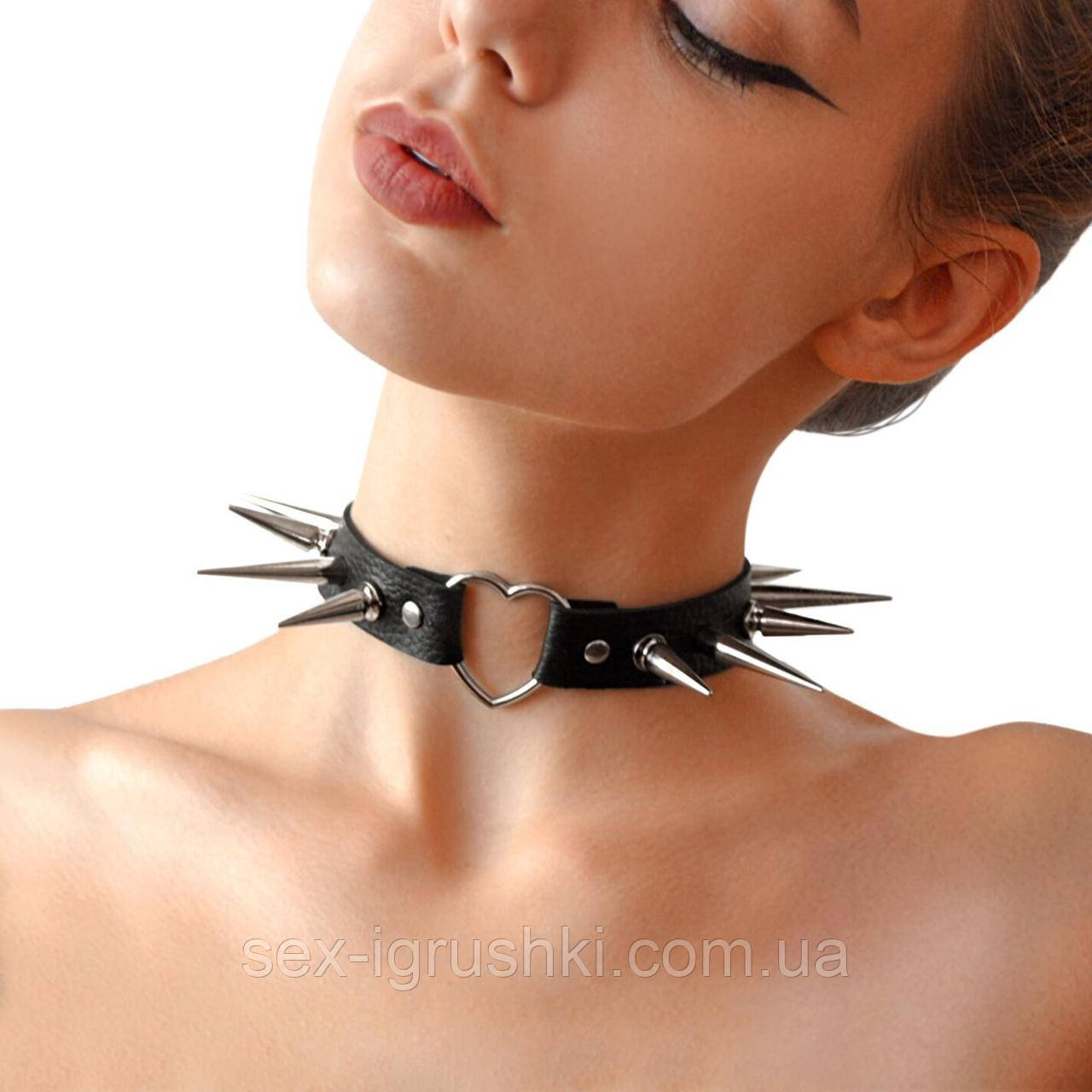 Чокер Серце з великими шипами, із натуральної шкіри Art of Sex - Crystal, колір Чорний SO6703
