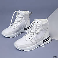 Жіночі зимові черевики білого кольору