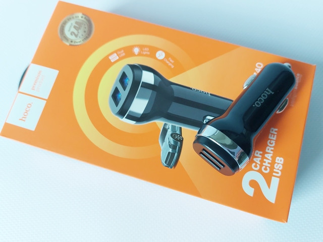 Зарядний пристрій автомобільний 2USB 2,4А з підсвіткою (Hoco) Z40