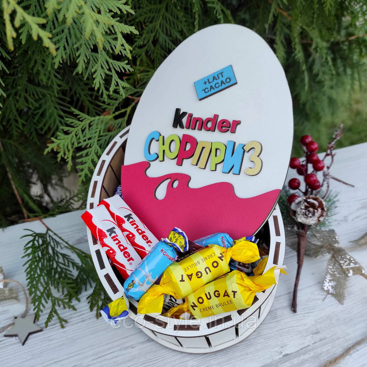 Подарункова коробка "Кіндер в шапці" з ім'ям! 20 см. Бокс для цукерок на День народження! Коробочка як подарунок на Новий рік!, фото 1