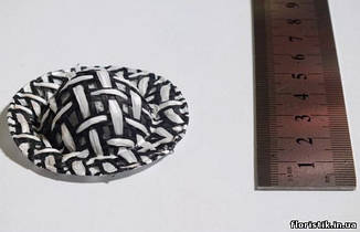 Солом'яний капелюшок чорно-білий