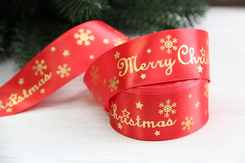 Атлас " Merry Christmas зі сніжинками " 4 см червоний рулон 22.5 метри, фото 1