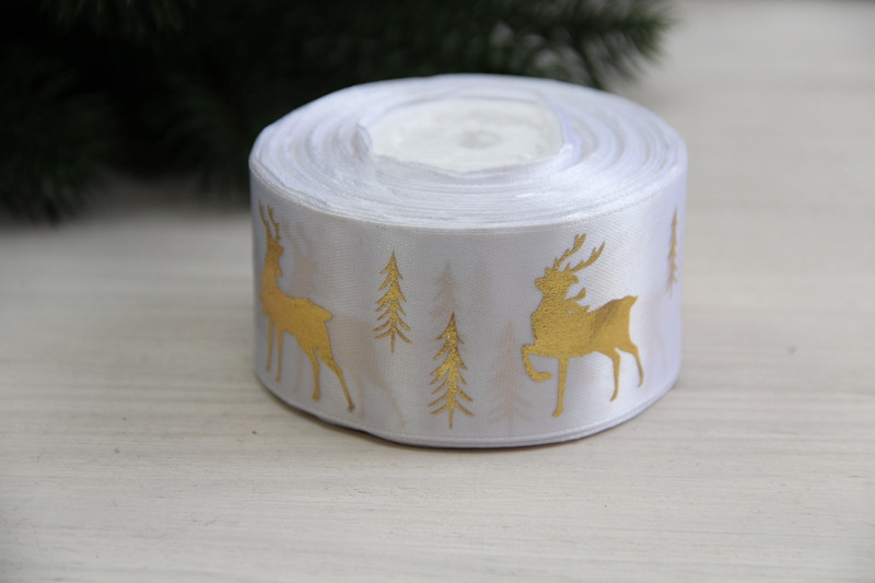 Атлас "  Олені з ялинками    "  4 см  білий    рулон 22.5 метри