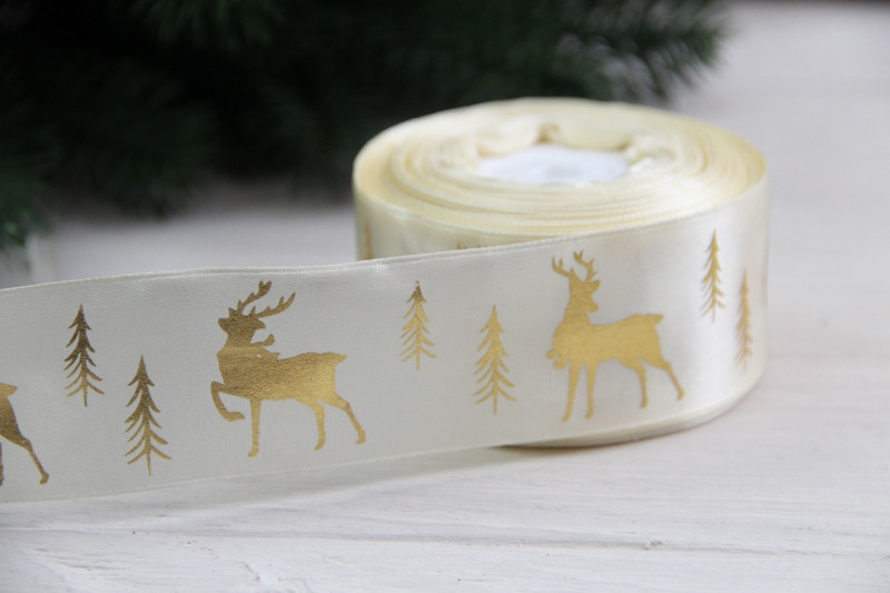 Атлас "  Олені з ялинками    "  4 см  бежевий     рулон 22.5 метри