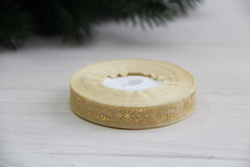 Органза   " Ялинки та  сніжинки   "  1.2 см  бежева  рулон 22.5 метри