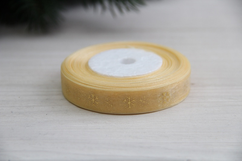 Органза   " Дрібні золоті  сніжинки   "  1.2 см  бежева  рулон 22.5 метри