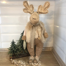 Олень у хутряному жилеті 44 см для новорічного декору