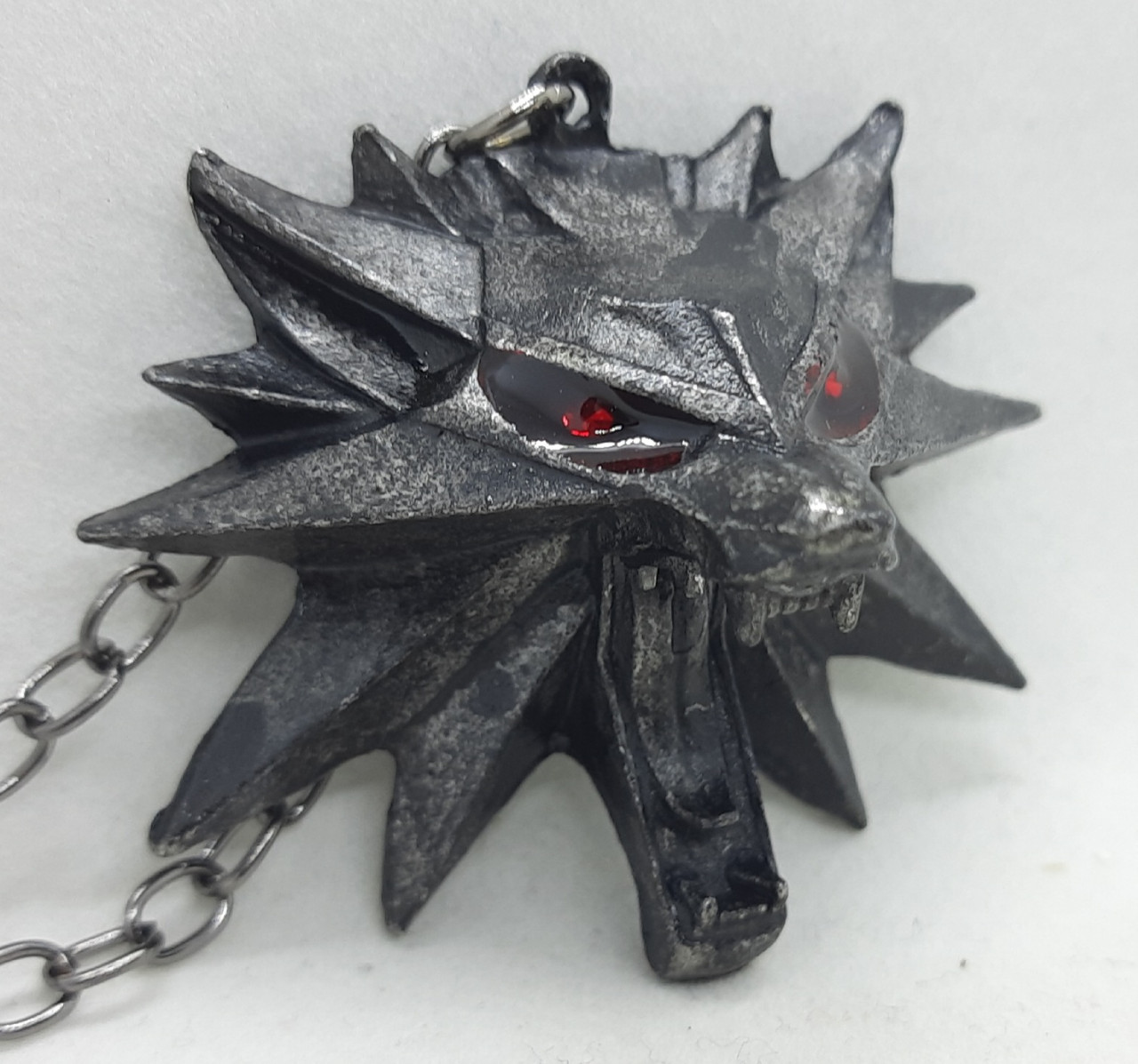 Медальйон амулет Відьмака Вовк Геральт Witcher Wolf Necklace Червоні Очі
