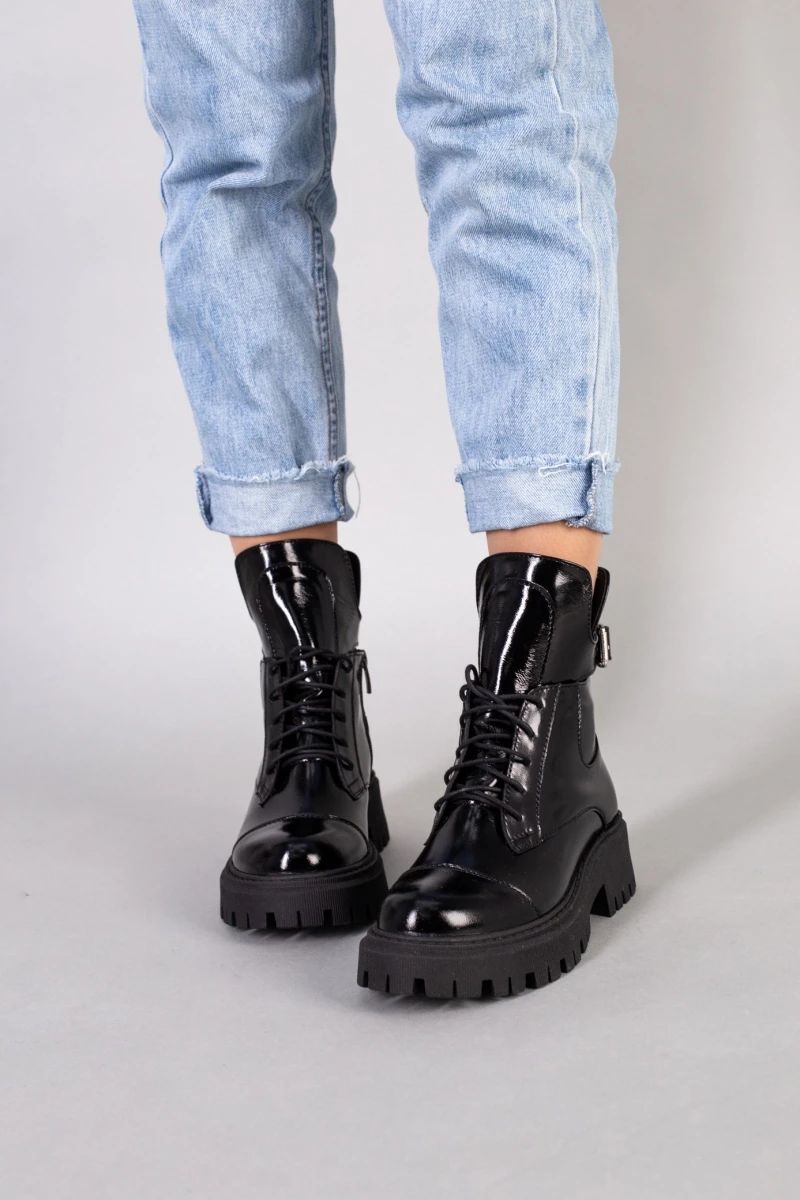 Жіночі зимові черевики ShoesBand Чорні натуральні шкіряні наплак на середню стопу всередині напіввовна 39 (25-25,3 см) (S55831-1з)