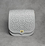 Шкіряна квадратна жіноча сумка з тисненим орнаментом «Сварога», сумка через плече, фото 2