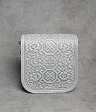 Шкіряна квадратна жіноча сумка з тисненим орнаментом «Сварога», сумка через плече, фото 3