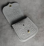 Шкіряна квадратна жіноча сумка з тисненим орнаментом «Сварога», сумка через плече, фото 5