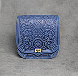 Шкіряна квадратна жіноча сумка, сумочка з тисненим орнаментом "Сварога", сумка через плече, фото 2