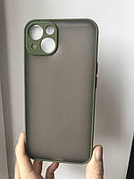 Противоударный чехол для Apple iPhone 13 Хаки (Зеленый) с защитной рамкой камеры полупрозрачный матовый