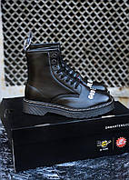 Женские зимние ботинки Dr. Martens Sex Pistols (чёрные с надписями) сапоги с мехом и шнуровкой 6486 кросс