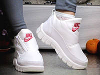 Дутики белые короткие женские Nike зимние
