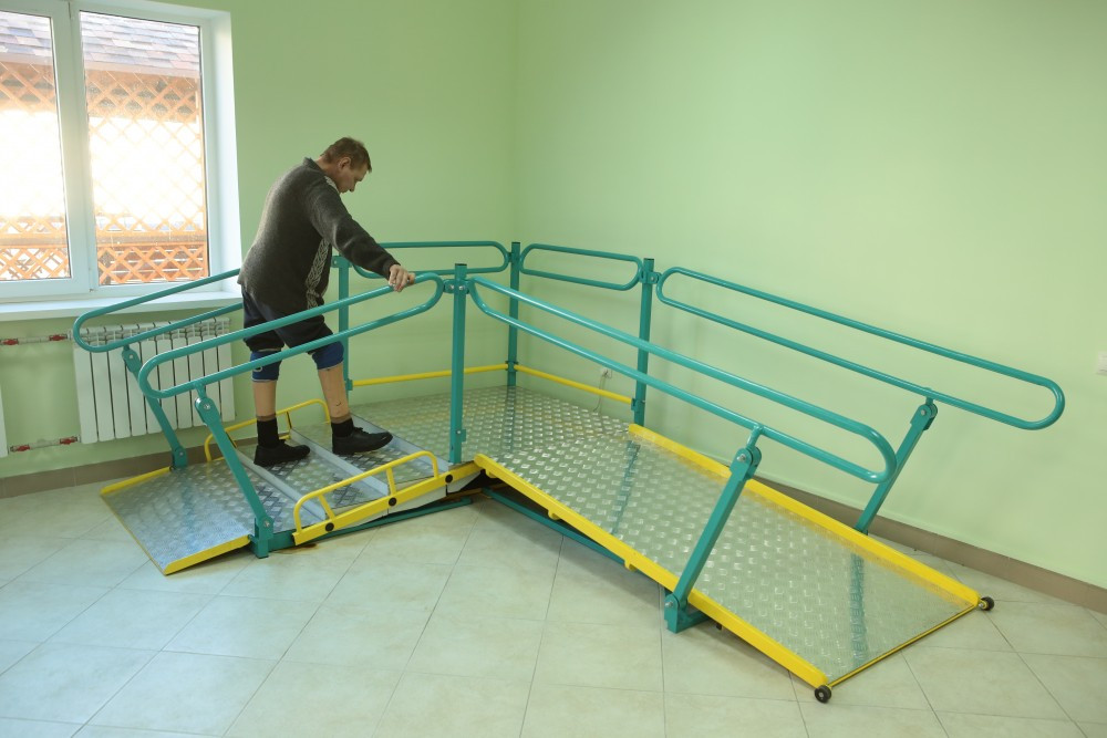 Сходи з похилою площиною з електричним регулюванням висоти СХПЕ-1, фото 1