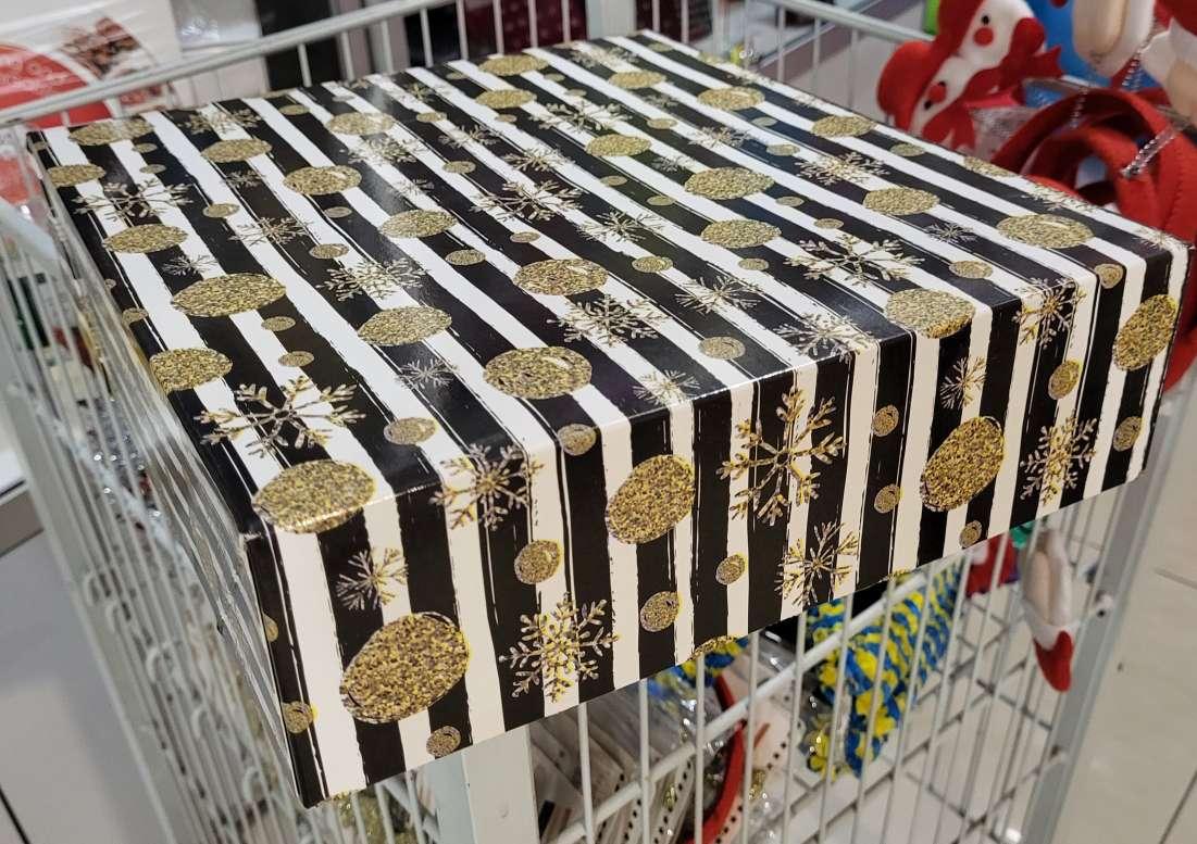 Коробка новорічна подарункова середня  асорті  28Х24Х5см