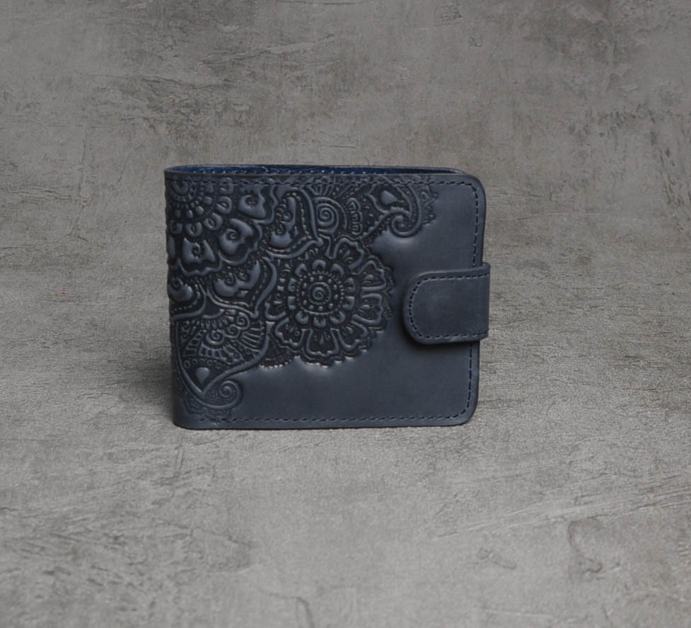 Шкіряний гаманець з тисненим орнаментом ручної роботи