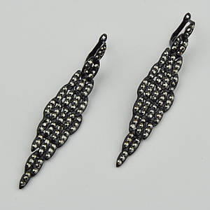 Сережки гвоздики пузети металеві чорного кольору з переливними стразами довжина 7 см ширина 15 мм