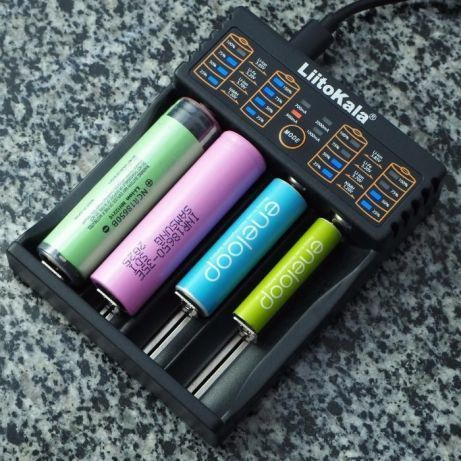 LiitoKala Lii-402 універсальне ЗП для 18650, ААА Li-Ion, LiFePO4, Ni-Mh (з функцією PowerBank)