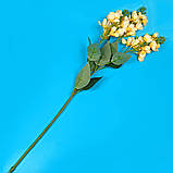 Штучна гілочка з кремовими квітами, фото 2