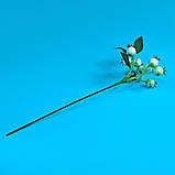 Штучна гілочка з білими плодами дикої троянди (30 см), фото 2