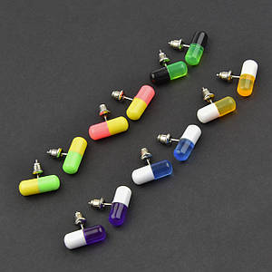 Сережки гвоздики пузети срібляста застібка капсули різних кольорів розмір капсули 1,5 см упаковка із 6 пар