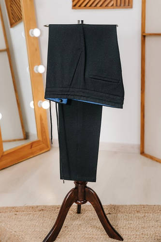 Класичніштанизішнуркомвпоясічоловічічорніштанизавужені