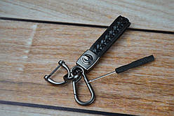 Кожаный брелок с карабином с логотипом NISSAN цвет Черный