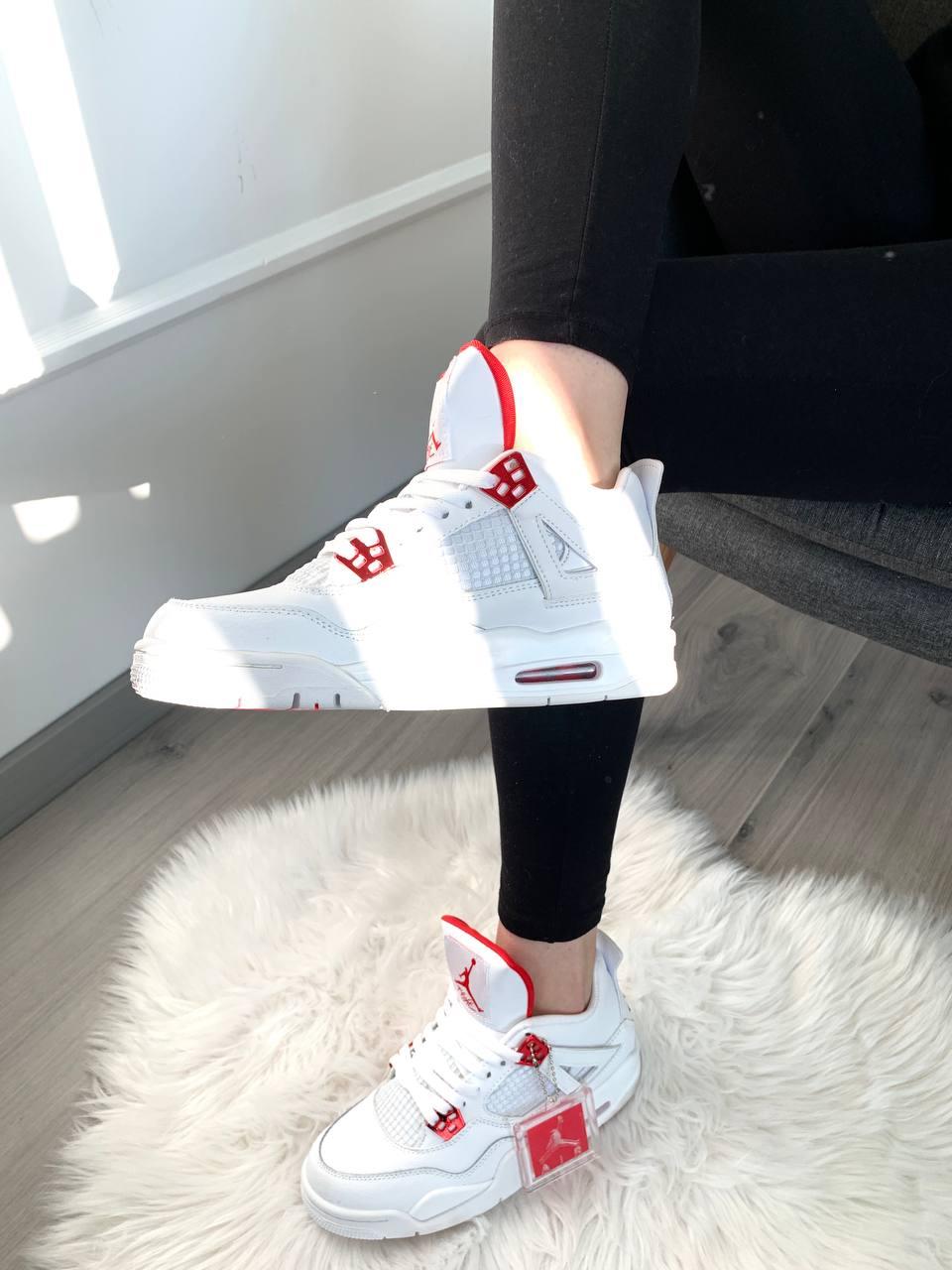 Білі з червоним кроссівки жіночі Nike Air Jordan Retro 4. Кросси на кожний день Найк Аір Джордан 4.