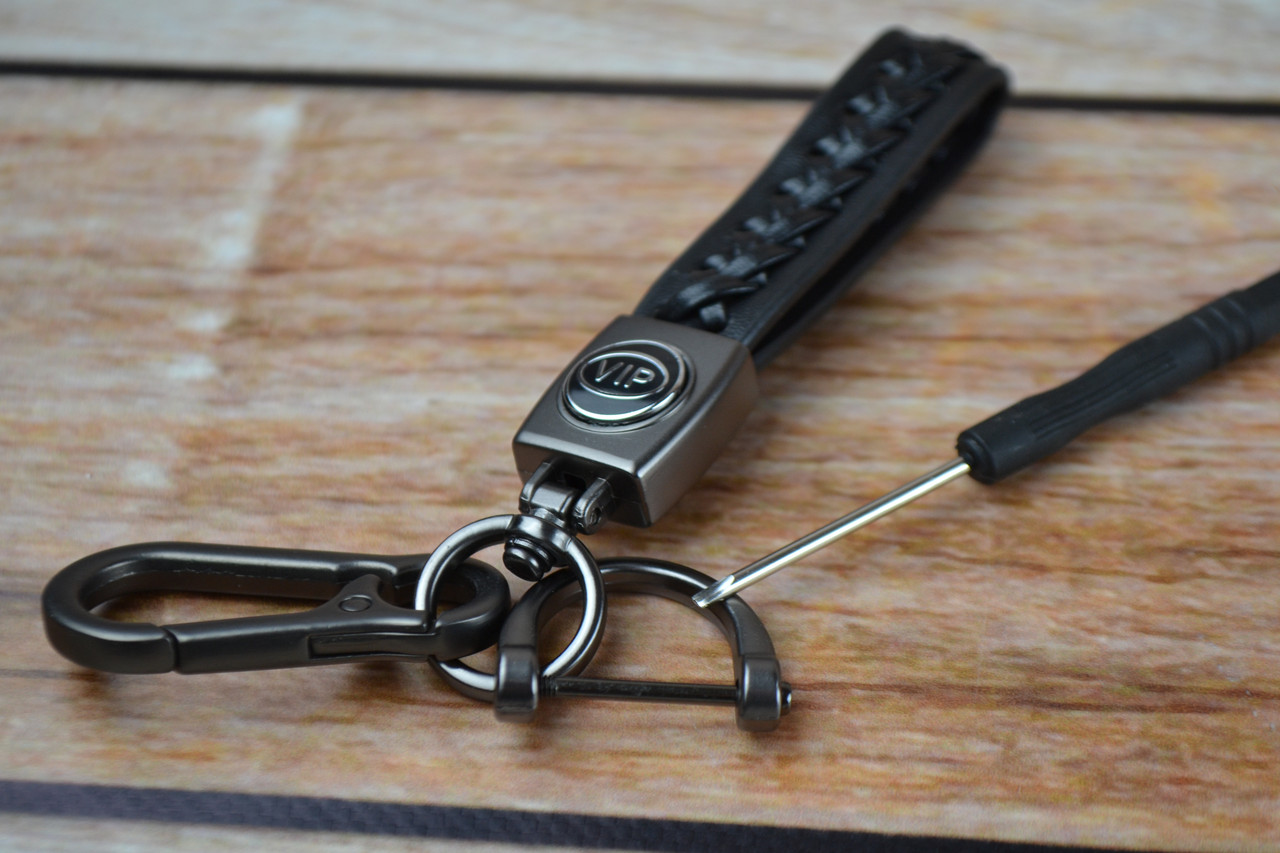 Стильный Кожаный брелок с карабином и логотипом VIP цвет Черный: продаж ...