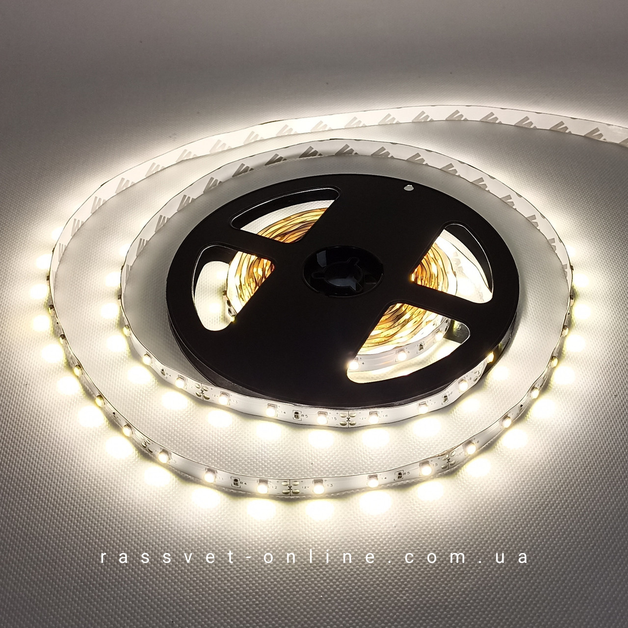 Світлодіодна стрічка Спеціаліст 12В 60LED/m SMD3528 IP20 (для підсвічування) 4,8 Вт/м біла нейтральна