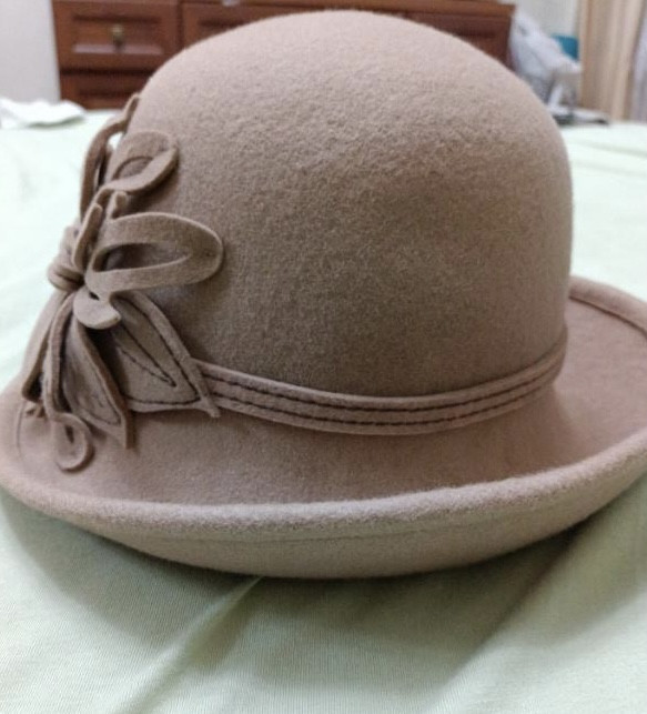 Фетровая женская шляпа с асимметрично загнутыми полями - фото 3 - id-p440327076